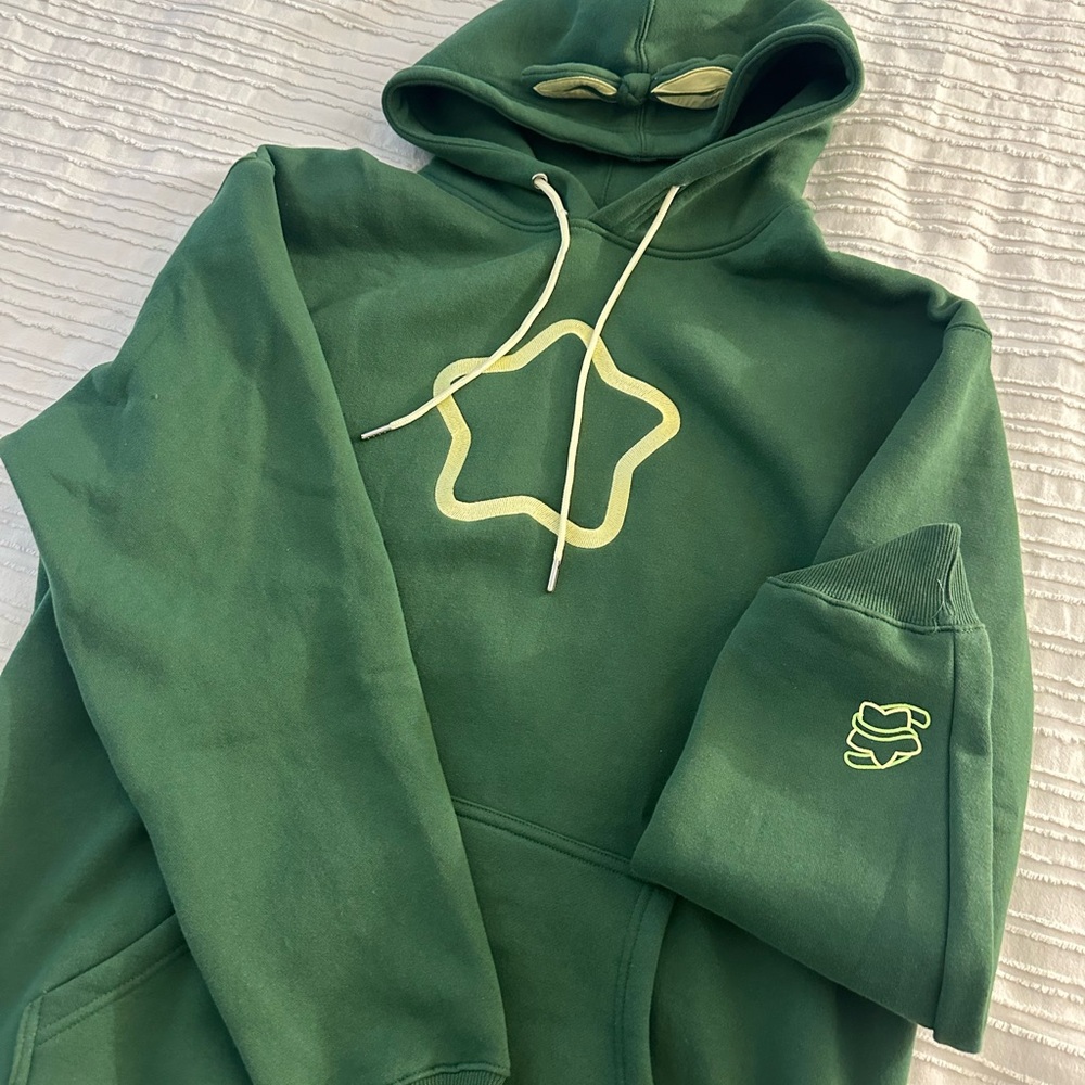 Sykkuno Green Hoodie with Star Design